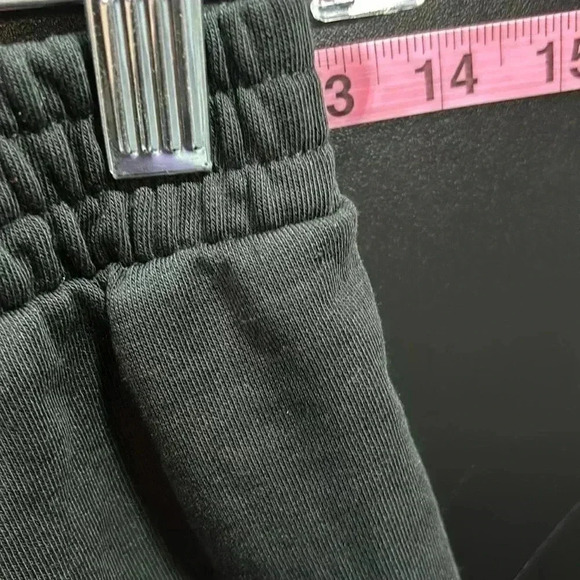 Puma Holographic Puma Logo shorts, elastic waist, black cotton/poly - Picture 5 of 8